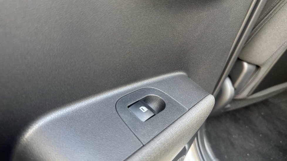 Hyundai INSTER 85kW 02 49kWh 5dr Auto Electric Hatchback - Image 38