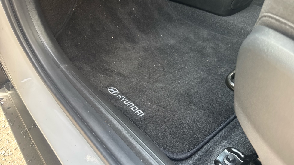 Hyundai INSTER 85kW 02 49kWh 5dr Auto Electric Hatchback - Image 44
