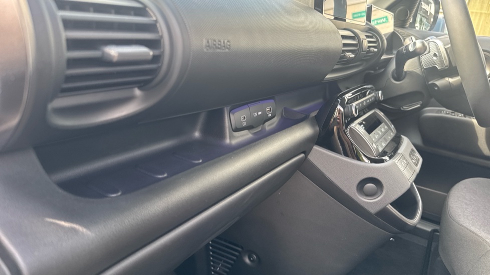 Hyundai INSTER 85kW 02 49kWh 5dr Auto Electric Hatchback - Image 45