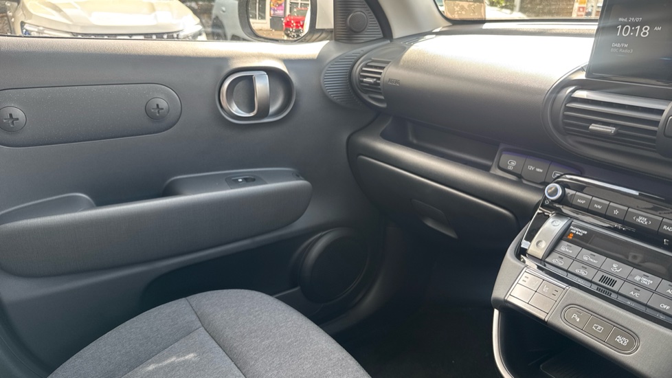Hyundai INSTER 85kW 02 49kWh 5dr Auto Electric Hatchback - Image 62