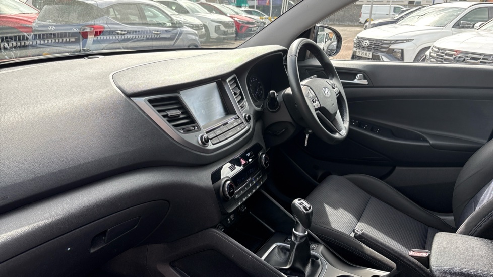 Hyundai TUCSON 1.7 CRDi Blue Drive SE Nav 5dr 2WD Diesel Estate - Image 9