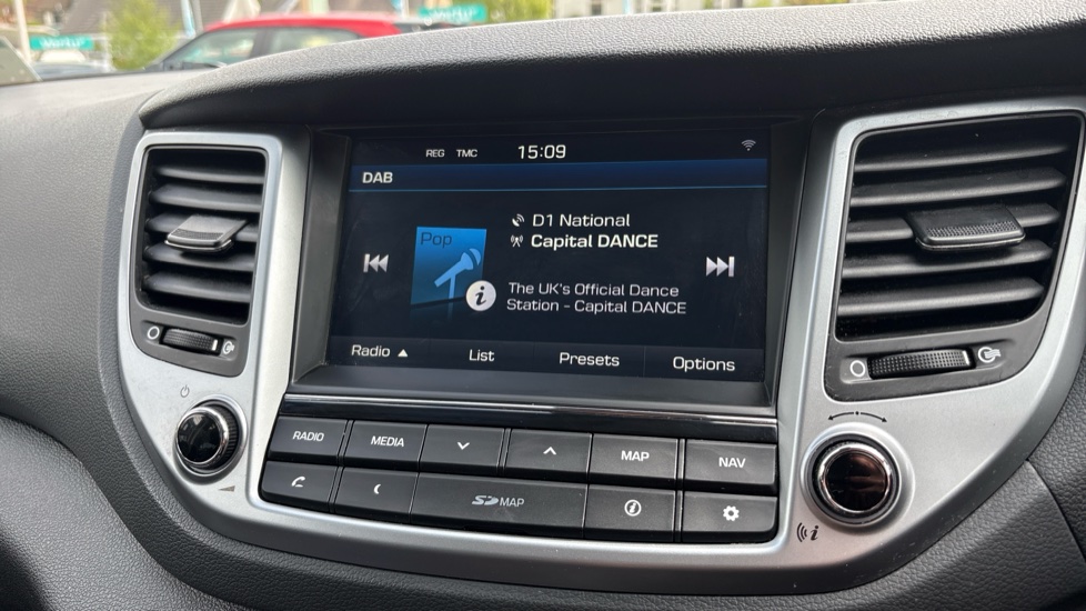 Hyundai TUCSON 1.7 CRDi Blue Drive SE Nav 5dr 2WD Diesel Estate - Image 12