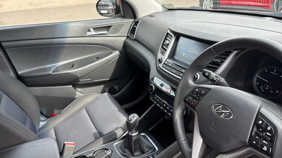 Hyundai TUCSON 1.7 CRDi Blue Drive SE Nav 5dr 2WD Diesel Estate - Image 14