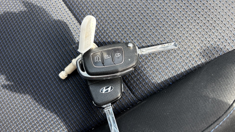 Hyundai TUCSON 1.7 CRDi Blue Drive SE Nav 5dr 2WD Diesel Estate - Image 19