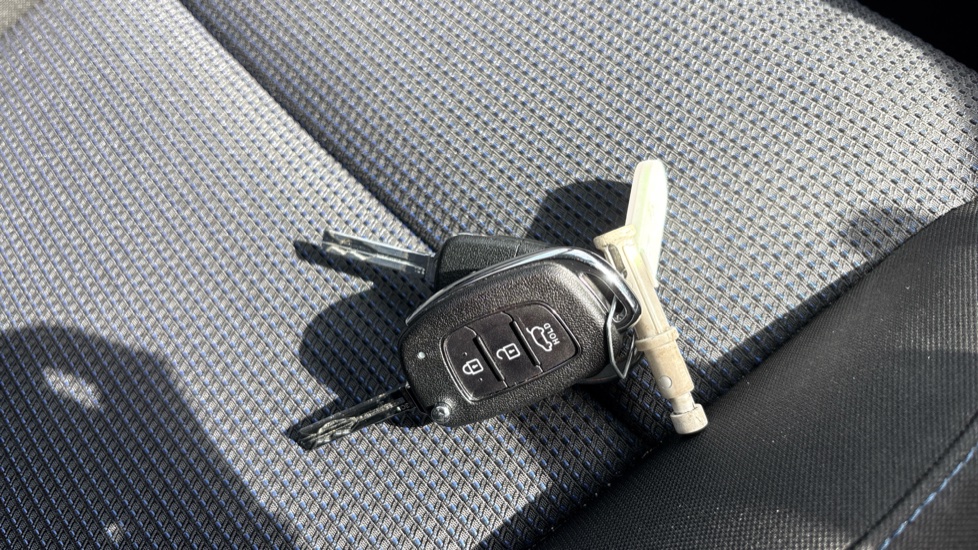Hyundai TUCSON 1.7 CRDi Blue Drive SE Nav 5dr 2WD Diesel Estate - Image 20