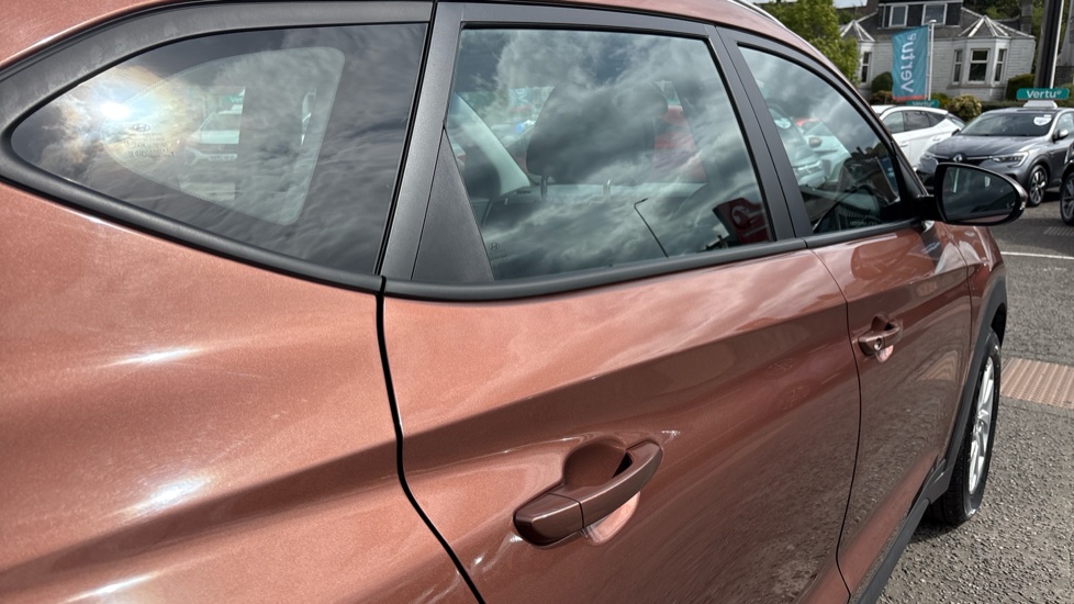 Hyundai TUCSON 1.7 CRDi Blue Drive SE Nav 5dr 2WD Diesel Estate - Image 24