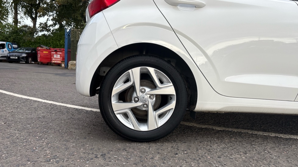 Hyundai i10 1.2 MPi SE Connect 5dr Petrol Hatchback - Image 7
