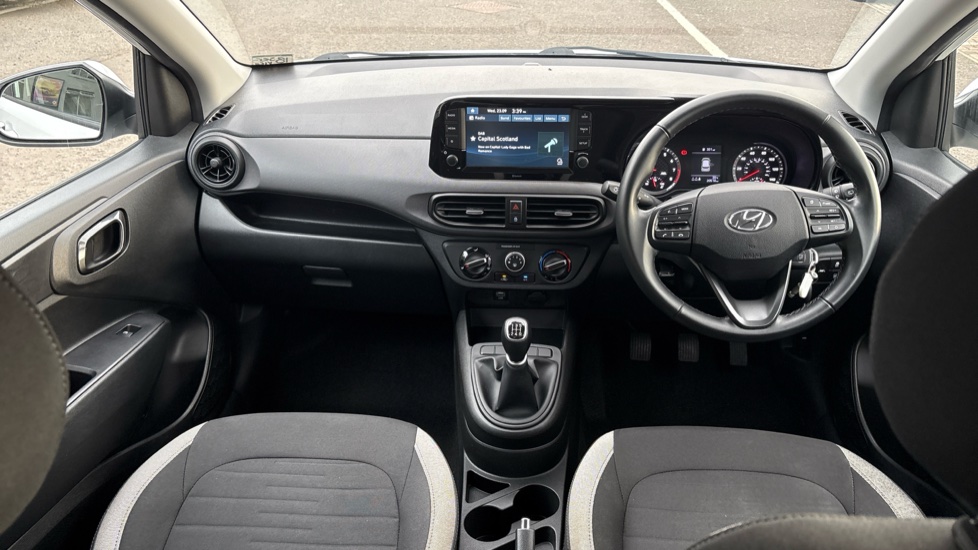 Hyundai i10 1.2 MPi SE Connect 5dr Petrol Hatchback - Image 10