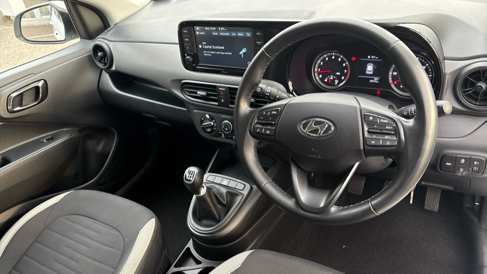 Hyundai i10 1.2 MPi SE Connect 5dr Petrol Hatchback - Image 11