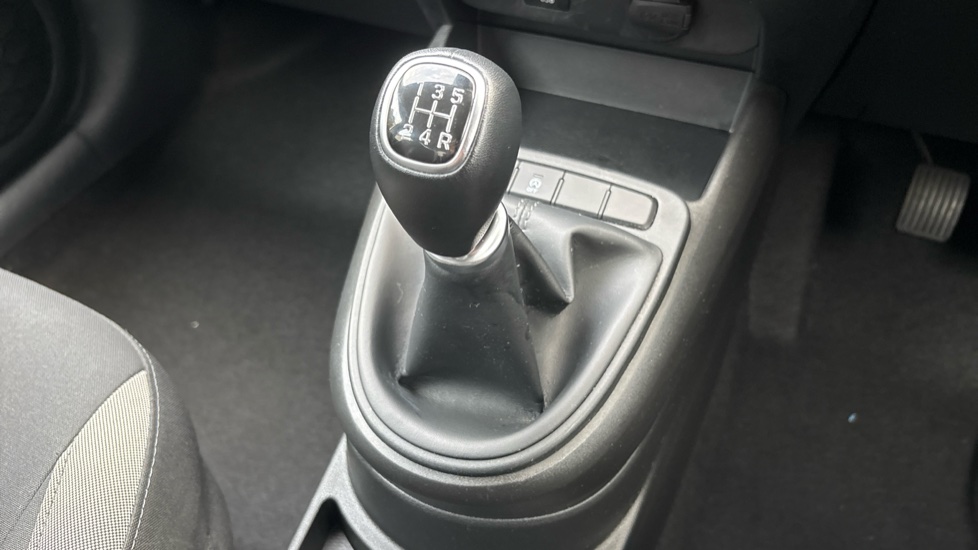 Hyundai i10 1.2 MPi SE Connect 5dr Petrol Hatchback - Image 13