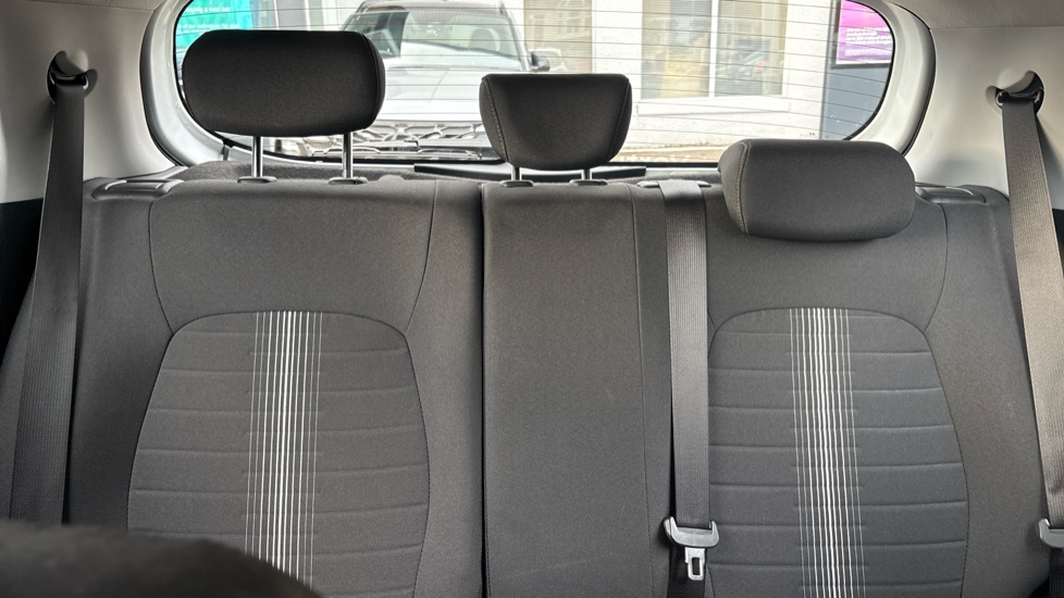 Hyundai i10 1.2 MPi SE Connect 5dr Petrol Hatchback - Image 15
