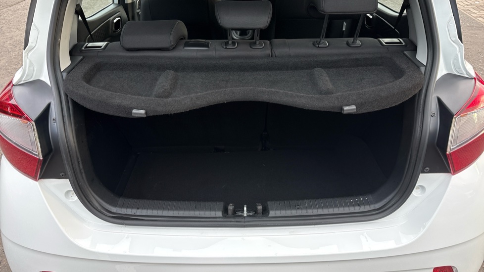 Hyundai i10 1.2 MPi SE Connect 5dr Petrol Hatchback - Image 21
