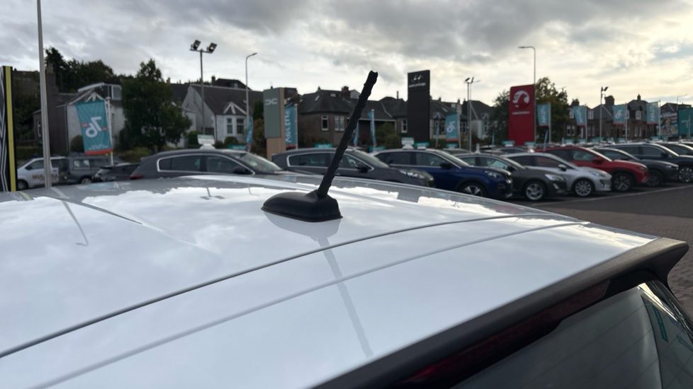 Hyundai i10 1.2 MPi SE Connect 5dr Petrol Hatchback - Image 24