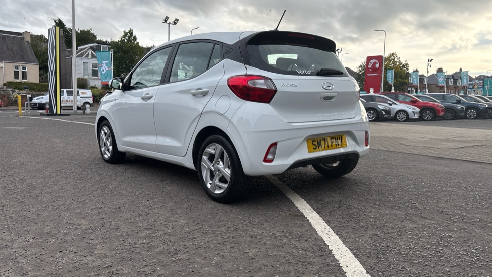 Hyundai i10 1.2 MPi SE Connect 5dr Petrol Hatchback - Image 25