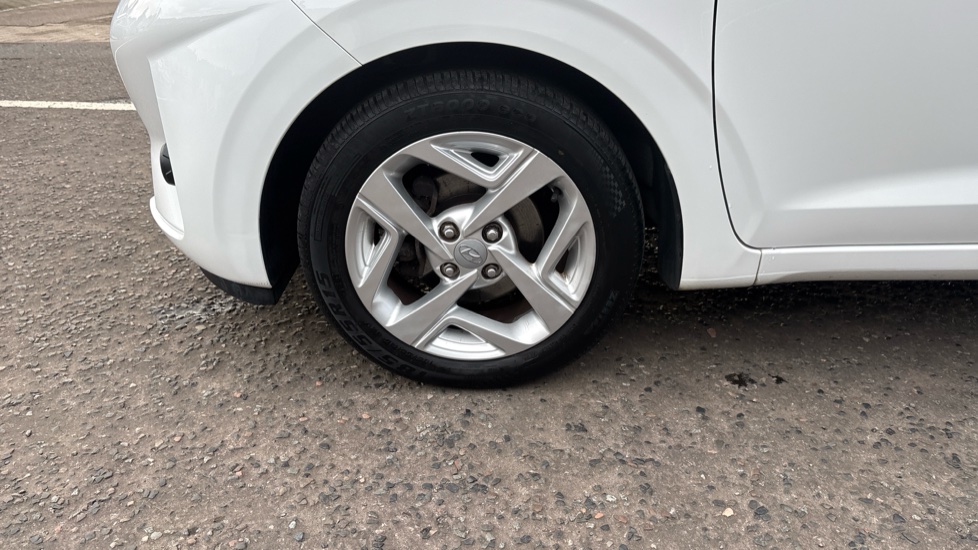 Hyundai i10 1.2 MPi SE Connect 5dr Petrol Hatchback - Image 29