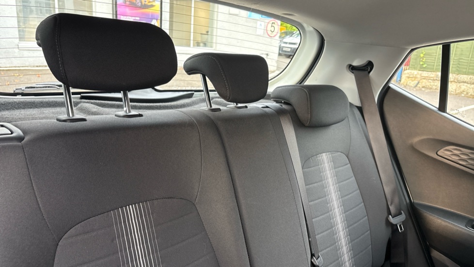 Hyundai i10 1.2 MPi SE Connect 5dr Petrol Hatchback - Image 37