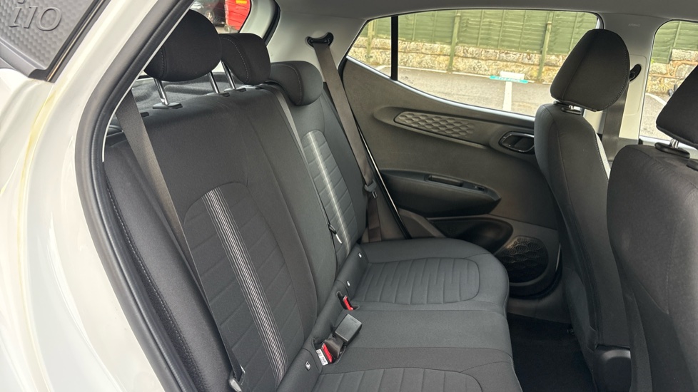 Hyundai i10 1.2 MPi SE Connect 5dr Petrol Hatchback - Image 38