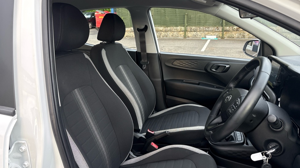 Hyundai i10 1.2 MPi SE Connect 5dr Petrol Hatchback - Image 42