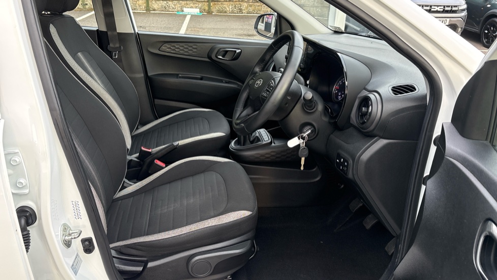 Hyundai i10 1.2 MPi SE Connect 5dr Petrol Hatchback - Image 43