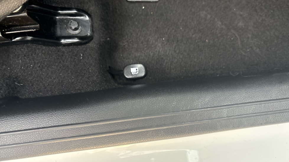 Hyundai i10 1.2 MPi SE Connect 5dr Petrol Hatchback - Image 45