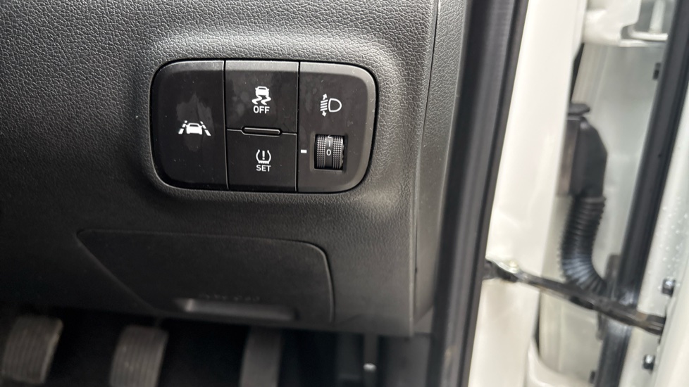 Hyundai i10 1.2 MPi SE Connect 5dr Petrol Hatchback - Image 46