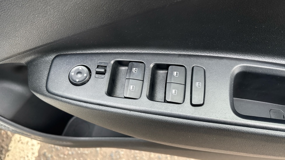 Hyundai i10 1.2 MPi SE Connect 5dr Petrol Hatchback - Image 48