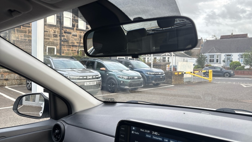 Hyundai i10 1.2 MPi SE Connect 5dr Petrol Hatchback - Image 50
