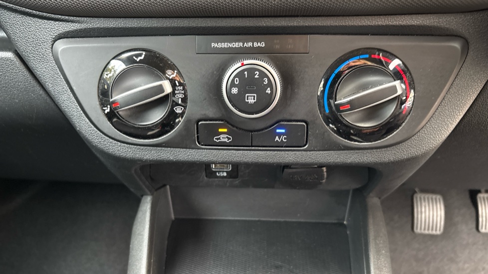 Hyundai i10 1.2 MPi SE Connect 5dr Petrol Hatchback - Image 56