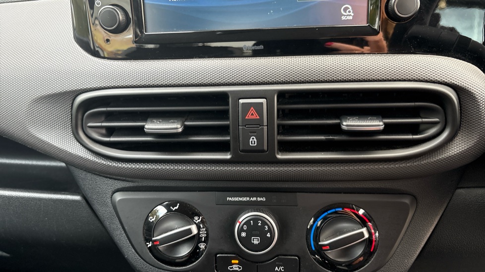Hyundai i10 1.2 MPi SE Connect 5dr Petrol Hatchback - Image 57