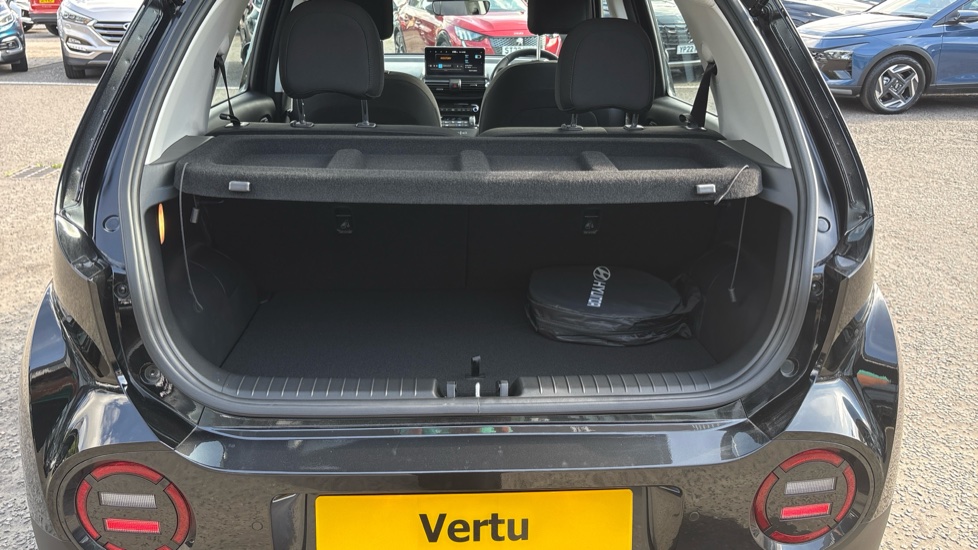 Hyundai INSTER 85kW 01 49kWh 5dr Auto Electric Hatchback - Image 4