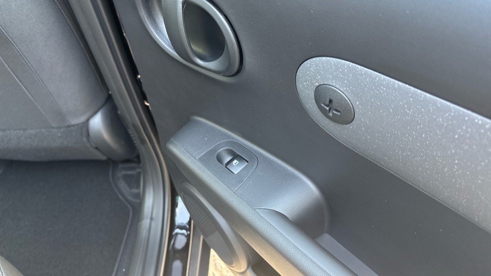 Hyundai INSTER 85kW 01 49kWh 5dr Auto Electric Hatchback - Image 27
