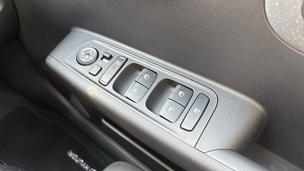 Hyundai INSTER 85kW 01 49kWh 5dr Auto Electric Hatchback - Image 17