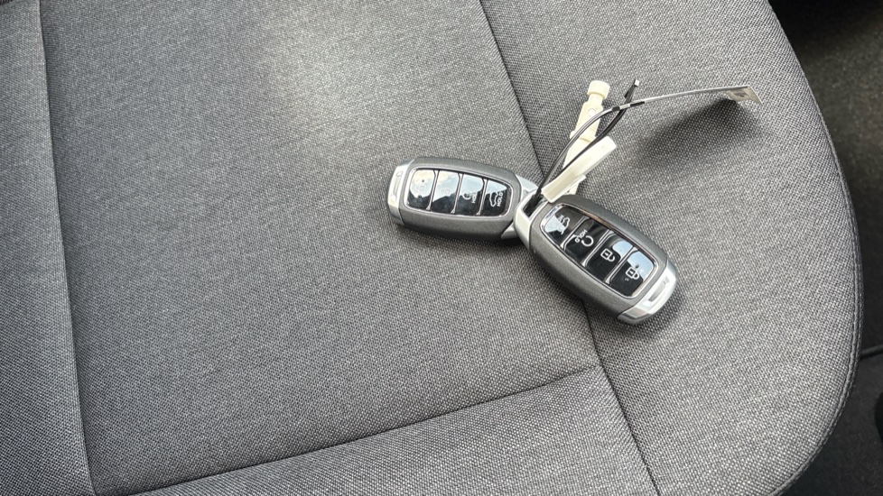 Hyundai INSTER 85kW 01 49kWh 5dr Auto Electric Hatchback - Image 20