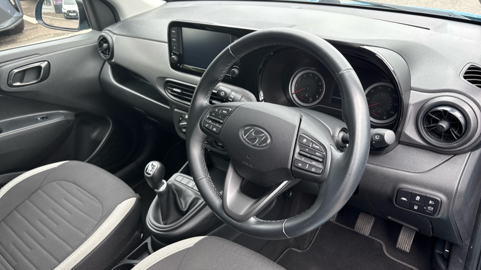 Hyundai i10 1.0 MPi SE Connect 5dr Petrol Hatchback - Image 11