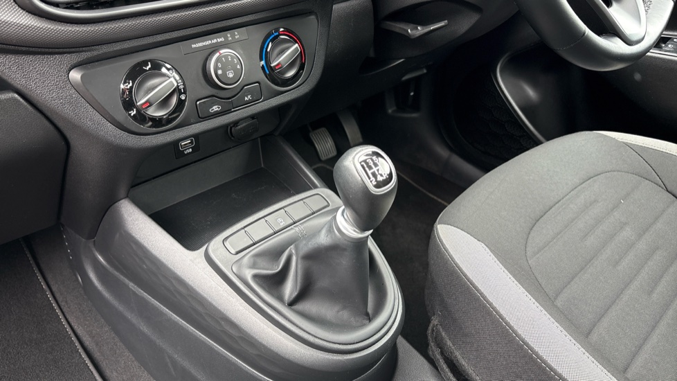 Hyundai i10 1.0 MPi SE Connect 5dr Petrol Hatchback - Image 13