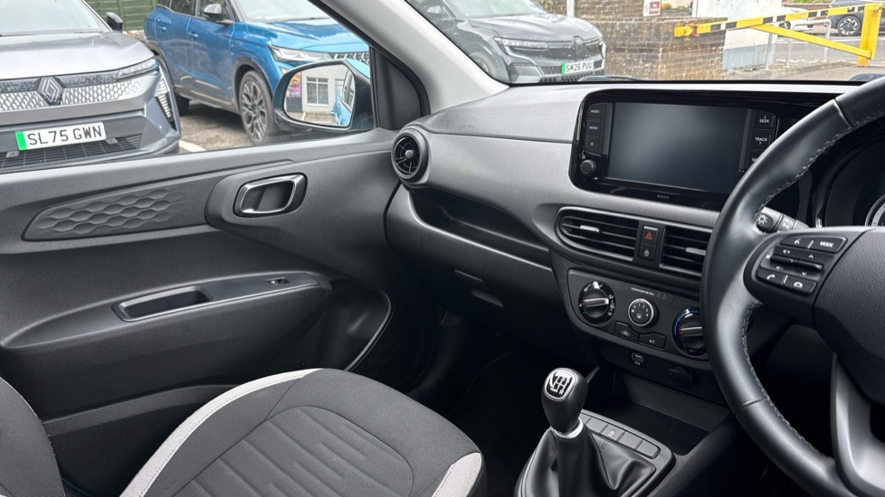 Hyundai i10 1.0 MPi SE Connect 5dr Petrol Hatchback - Image 14