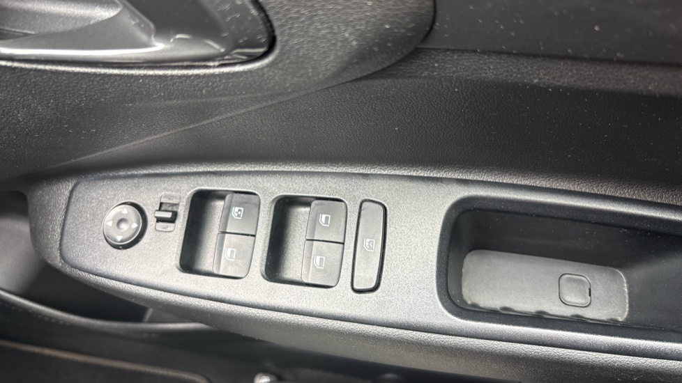 Hyundai i10 1.0 MPi SE Connect 5dr Petrol Hatchback - Image 47