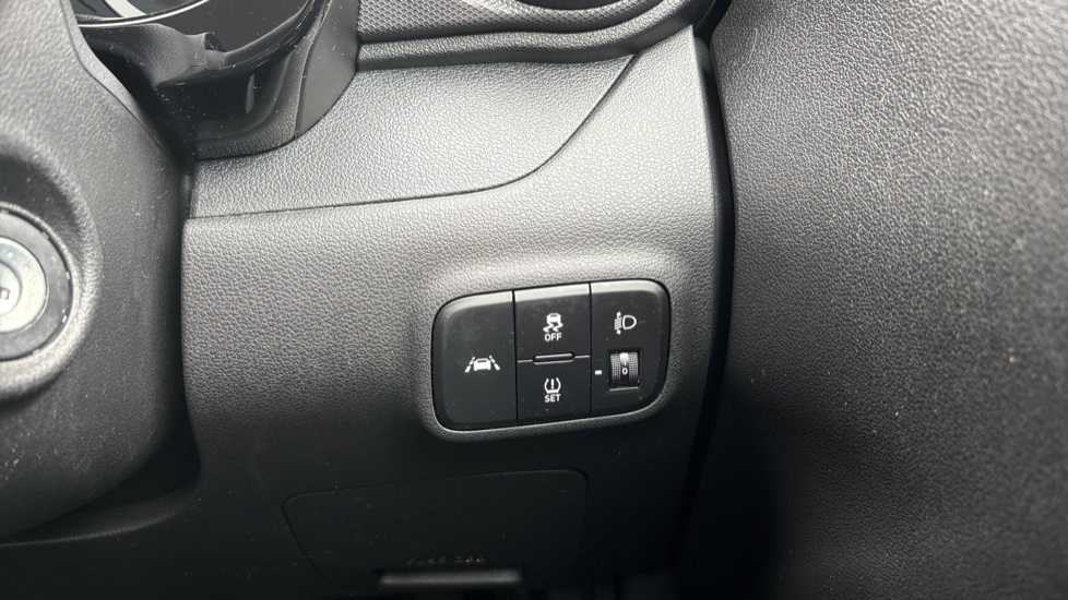 Hyundai i10 1.0 MPi SE Connect 5dr Petrol Hatchback - Image 48