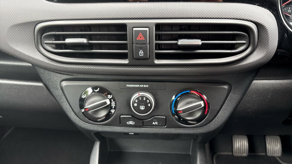 Hyundai i10 1.0 MPi SE Connect 5dr Petrol Hatchback - Image 51