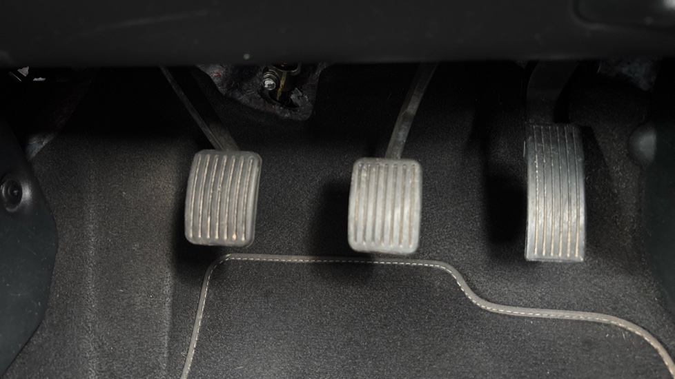 Hyundai i10 1.0 MPi SE Connect 5dr Petrol Hatchback - Image 56