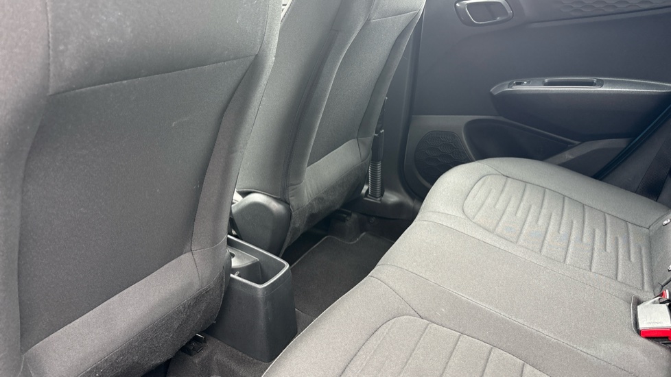 Hyundai i10 1.0 MPi SE Connect 5dr Petrol Hatchback - Image 58