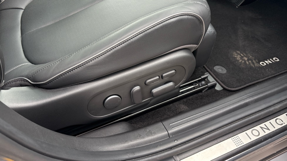 Hyundai IONIQ 5 168kW Ultimate 84 kWh 5dr Auto [Tech Max/Vision] Electric Hatchback - Image 33