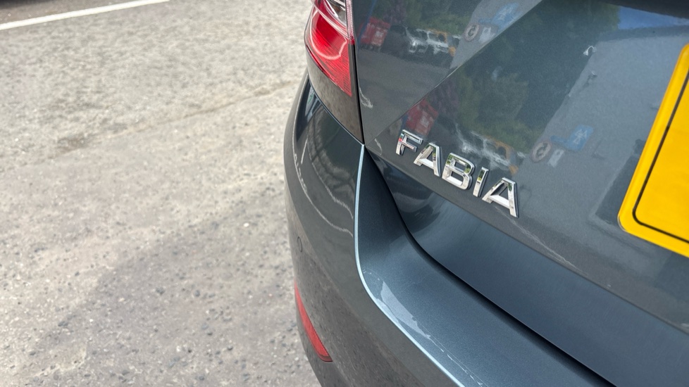 Skoda Fabia 1.0 MPI Colour Edition 5dr Petrol Hatchback - Image 25