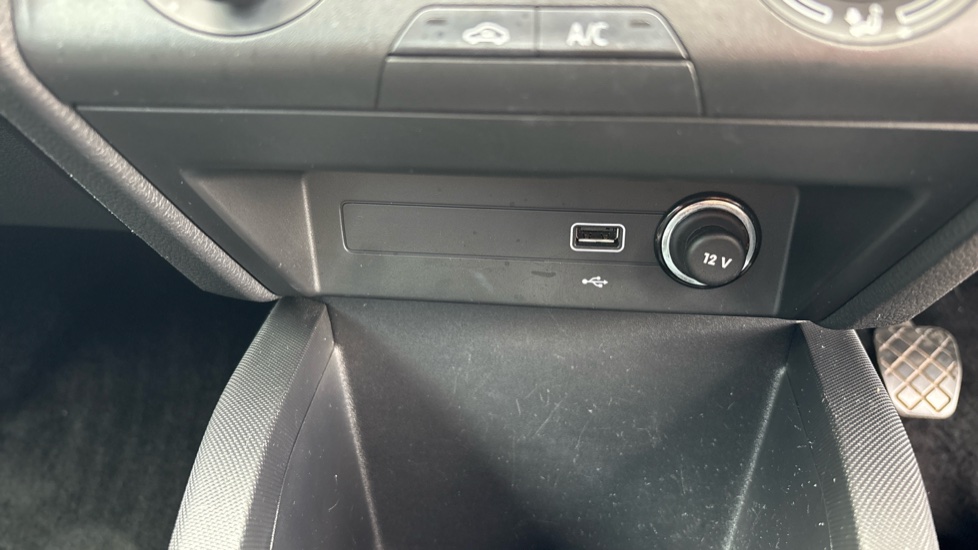 Skoda Fabia 1.0 MPI Colour Edition 5dr Petrol Hatchback - Image 37