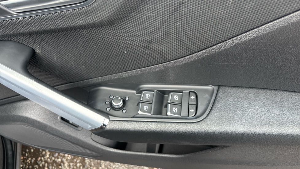 Audi Q2 35 TFSI S Line 5dr S Tronic Petrol Estate - Image 43