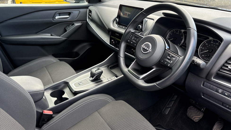 Nissan Qashqai 1.3 DiG-T MH 158 Acenta Premium 5dr Xtronic Petrol Hatchback - Image 11