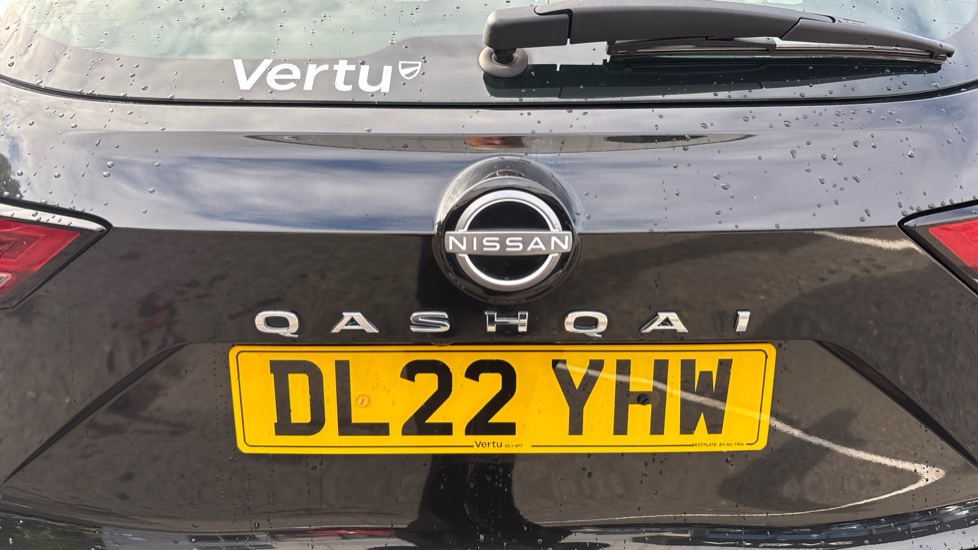 Nissan Qashqai 1.3 DiG-T MH 158 Acenta Premium 5dr Xtronic Petrol Hatchback - Image 32