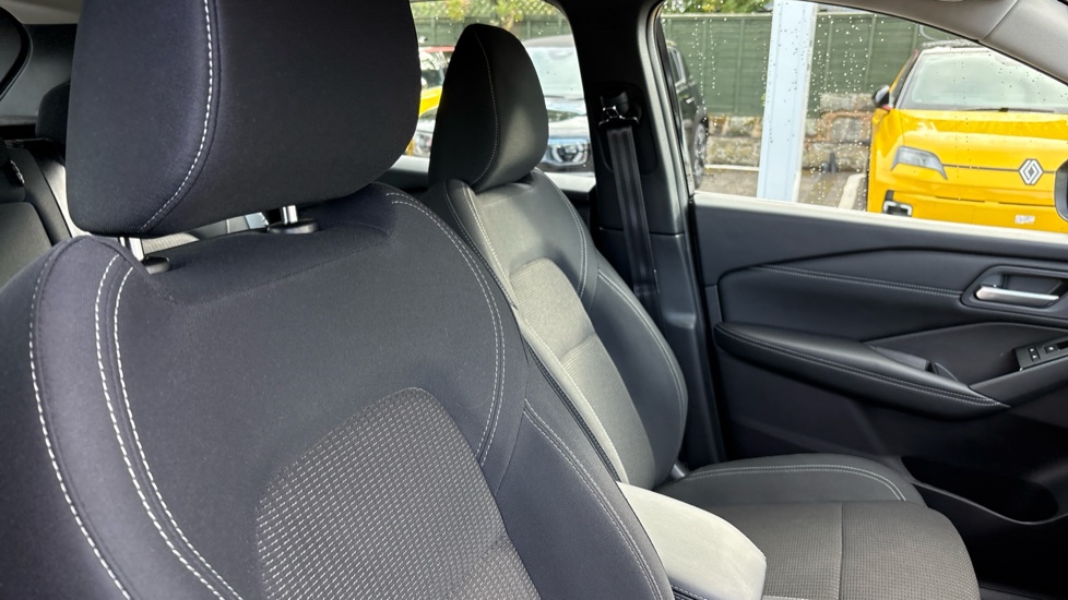 Nissan Qashqai 1.3 DiG-T MH 158 Acenta Premium 5dr Xtronic Petrol Hatchback - Image 43