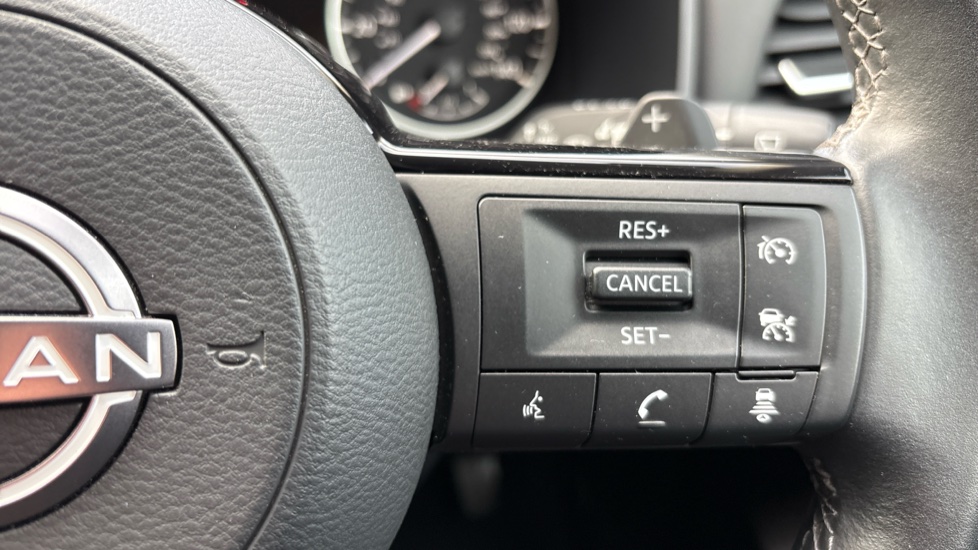 Nissan Qashqai 1.3 DiG-T MH 158 Acenta Premium 5dr Xtronic Petrol Hatchback - Image 44