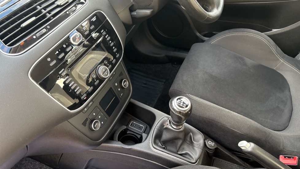 Fiat Punto 1.4 Easy+ 5dr Petrol Hatchback - Image 13